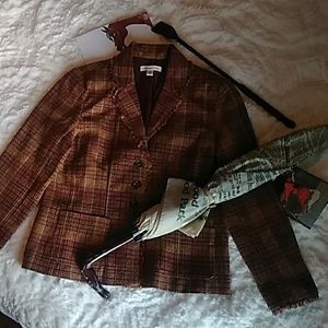 Adorable and stylish plaid tweed jacket